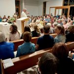 Comunidade Sagrada Família realiza primeira missa na Igreja