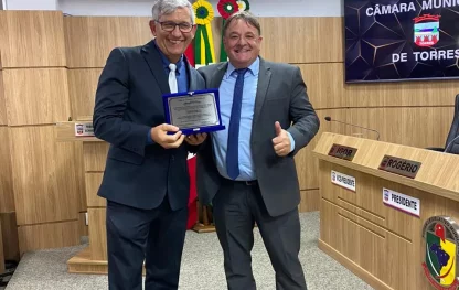 Pe. Leonir Alves recebe o título de Cidadão Honorário de Torres